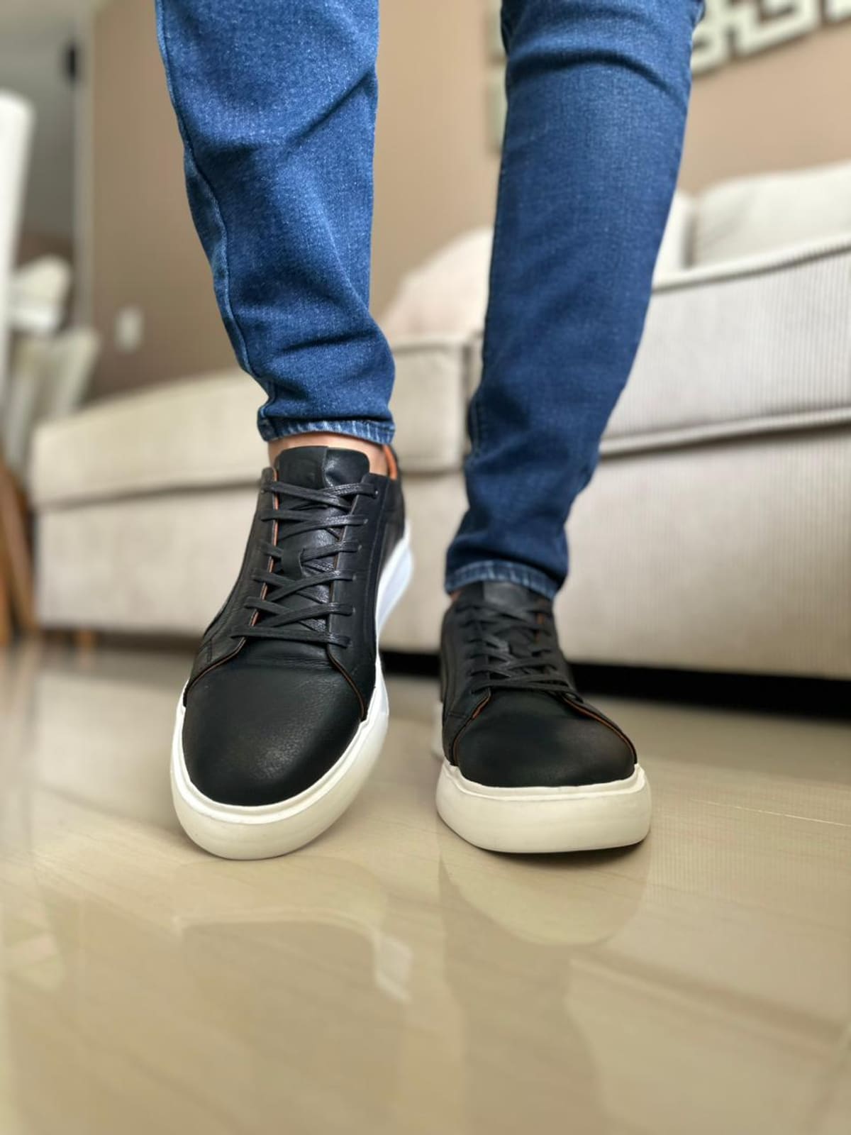 SNEAKERS EN CUERO VACUNO COLOR NEGRO -REF:533 imagen 2