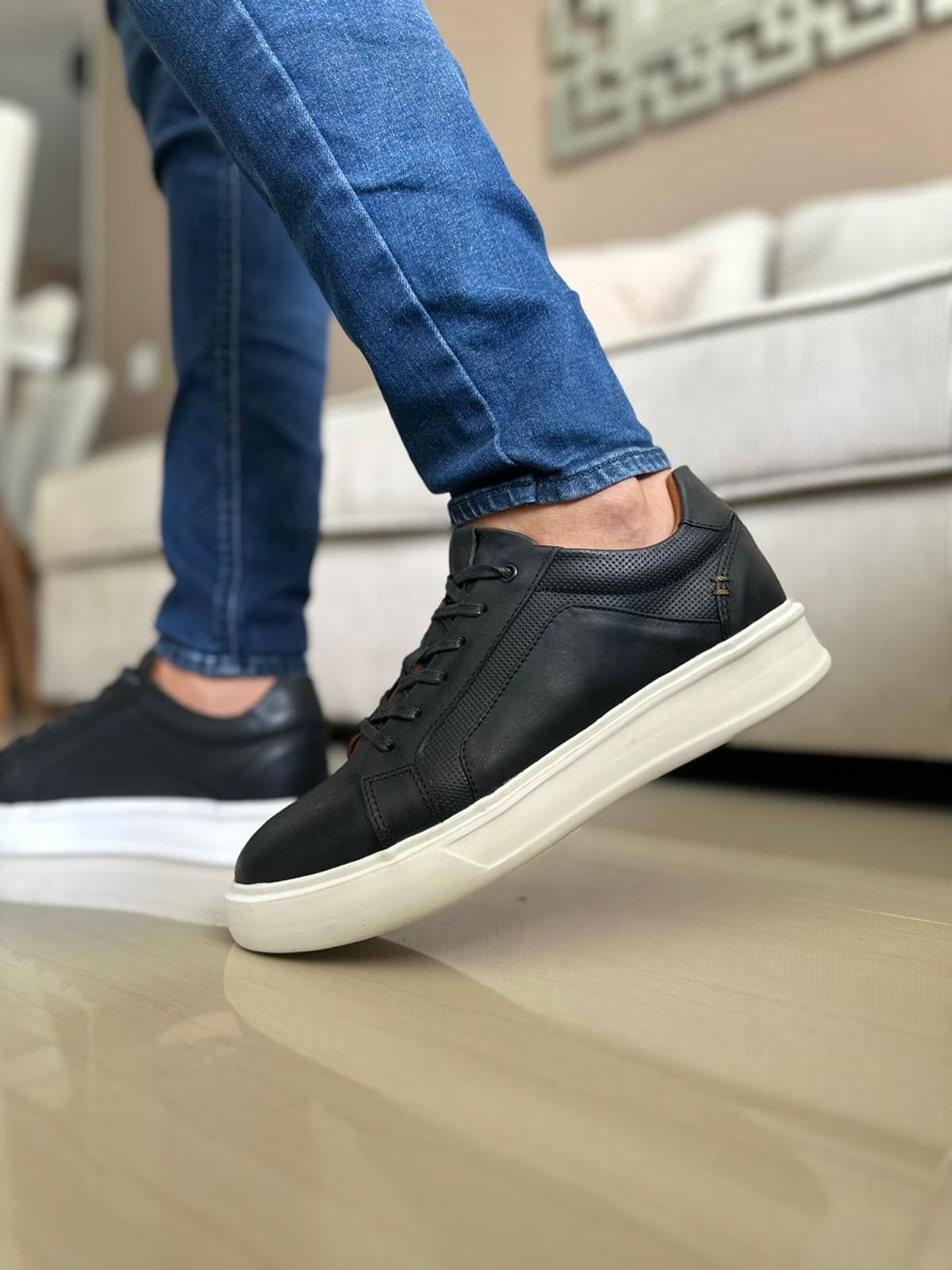 SNEAKERS EN CUERO VACUNO COLOR NEGRO -REF:533 imagen 3