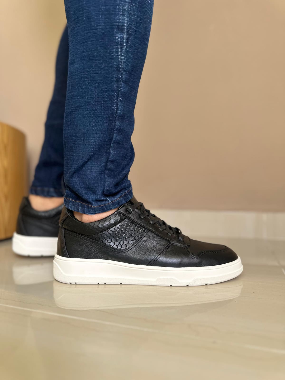 SNEAKER - EN CUERO - PARA HOMBRE REF : PLANO NEGRO imagen 4