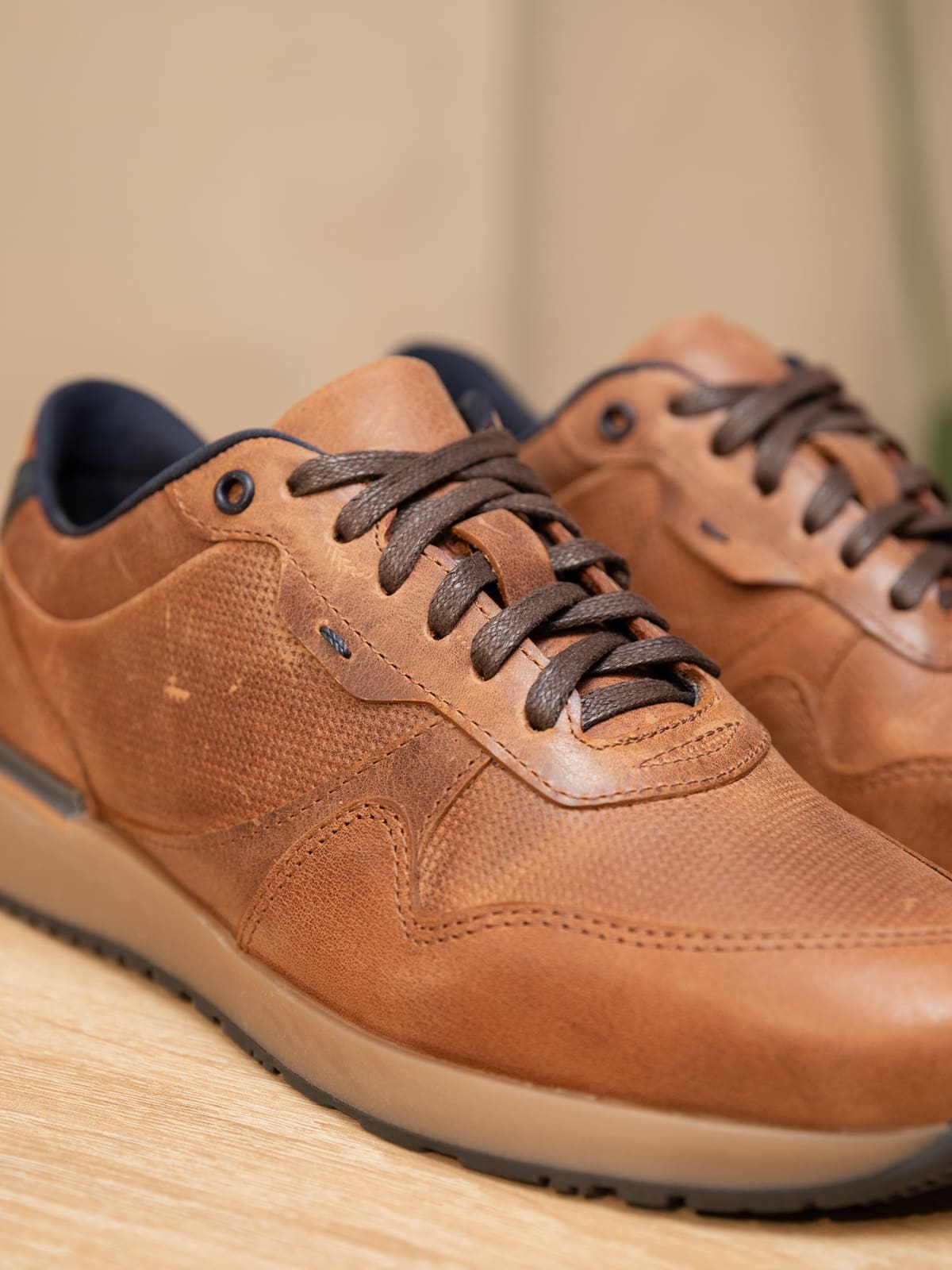 SNEAKERS GRONT-CUERO HOJA SECA REF: ESMERALDA imagen 2
