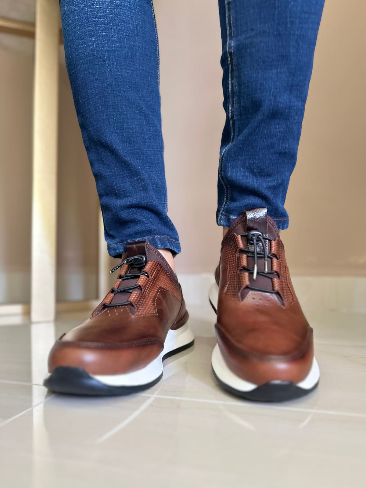 SNEAKERS YOUNG - PARA HOMBRE - EN CUERO 401 imagen 4