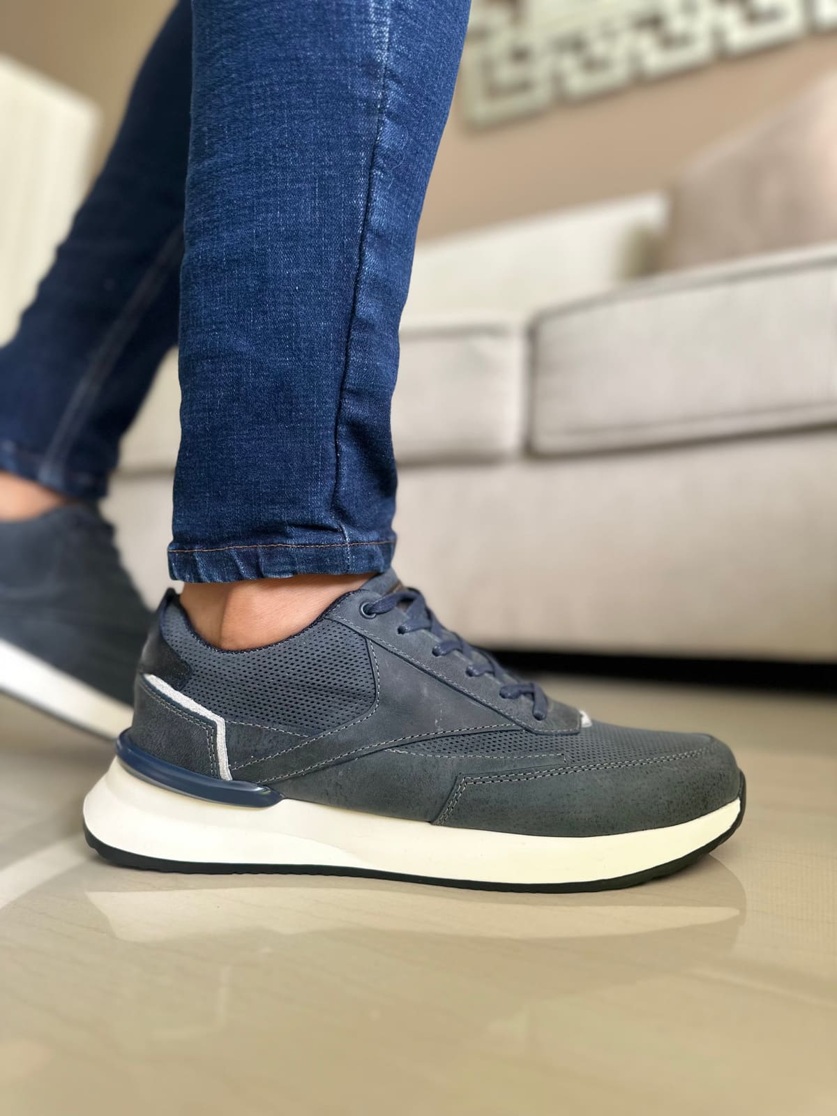 SNEAKERS GRIS CUERO NOBUCK REF:3223 imagen 3