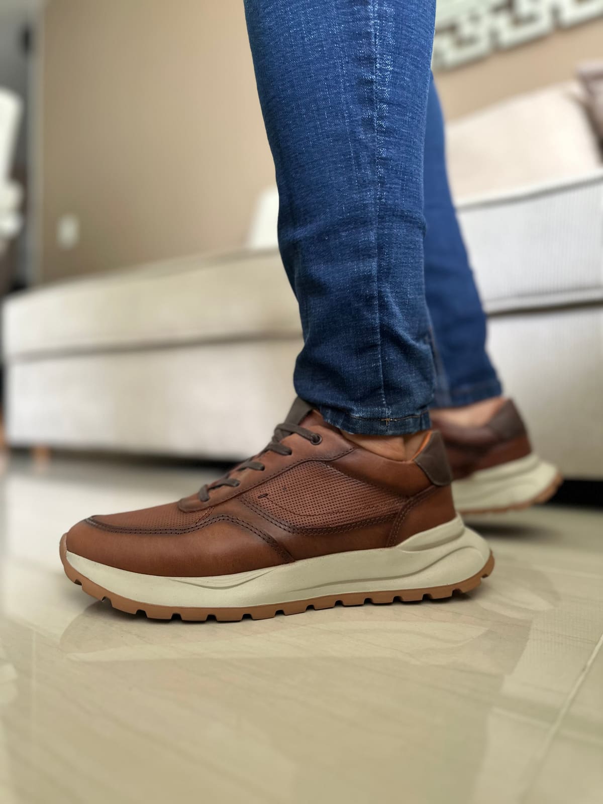 SNEAKERS TYU-CUERO REF: T26 HOJA SECA imagen 2