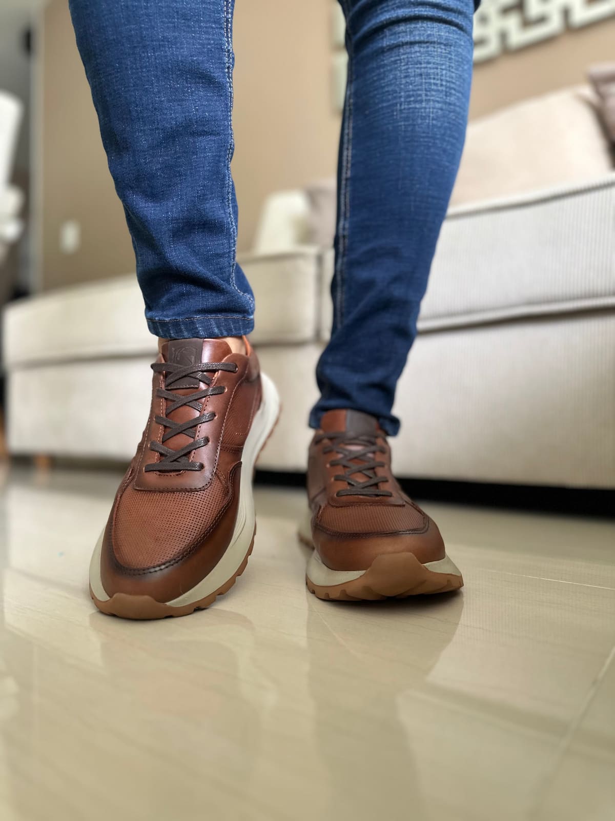SNEAKERS TYU-CUERO REF: T26 HOJA SECA imagen 3