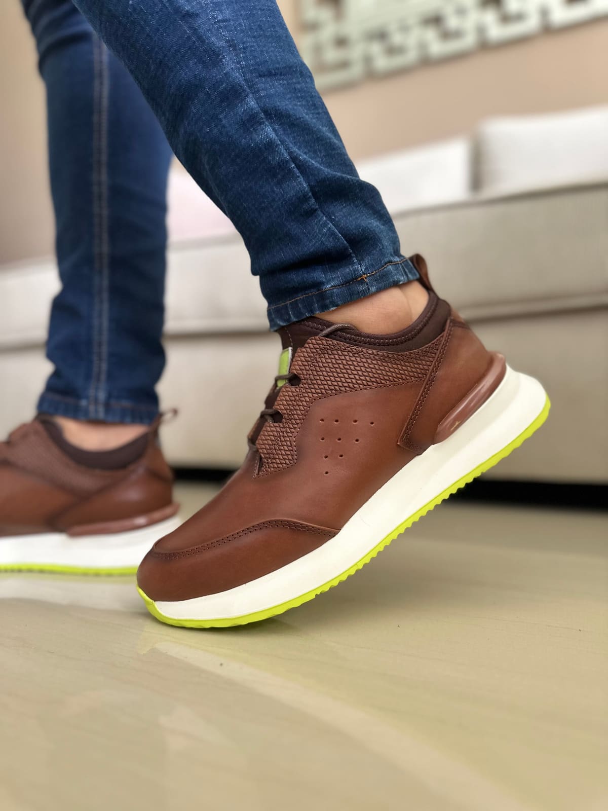 SNEAKERS YOUNG - PARA HOMBRE - EN CUERO 401 imagen 4