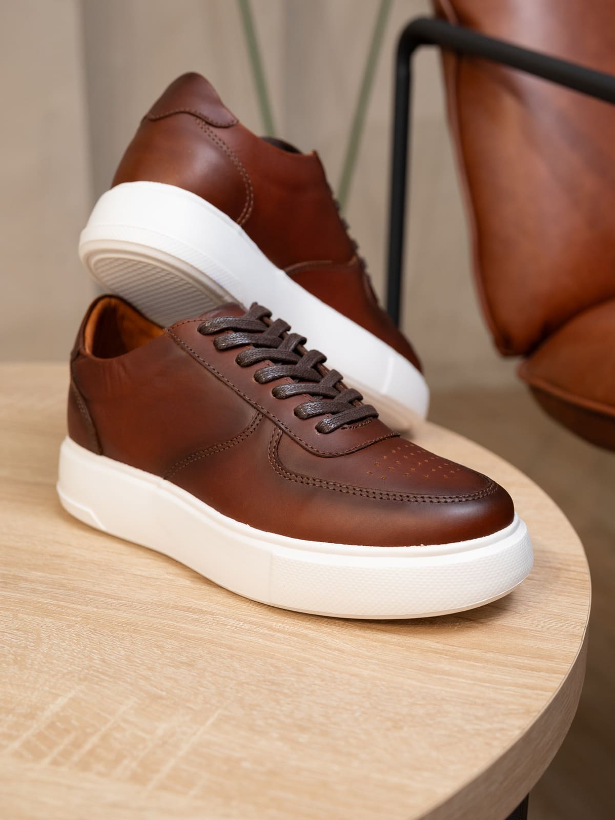 SNEAKERS POU CUERO-SUELA LIVIANA imagen 3