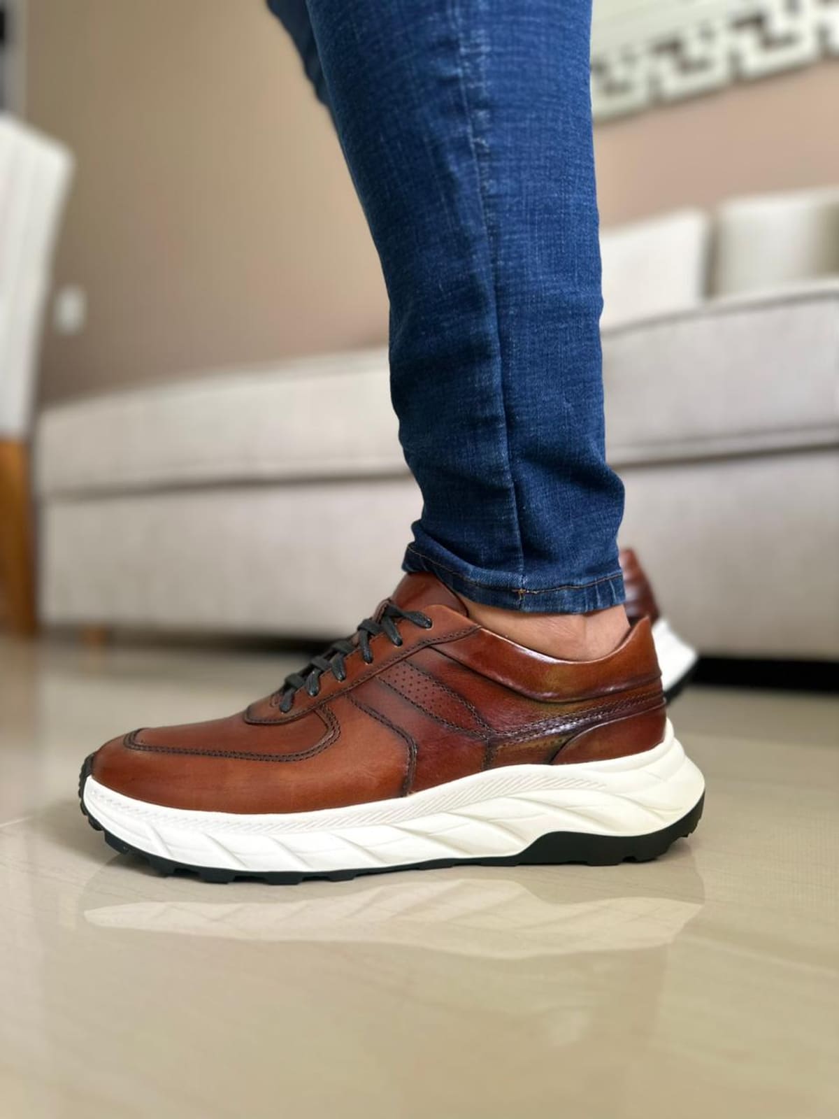 SNEAKERS CRIL- CUERO LISO REF: MAKU MIEL imagen 4