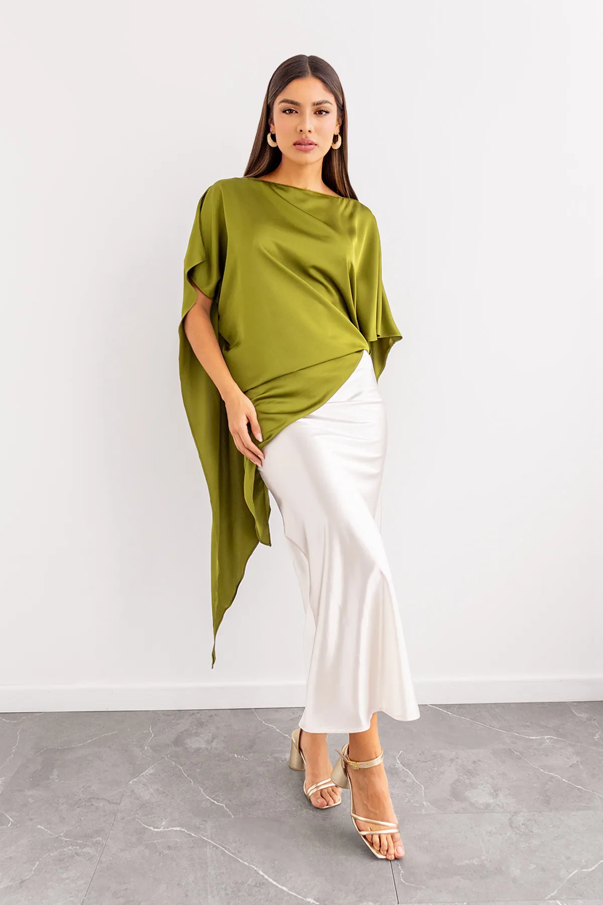 Blusa Asimetrica Satin Pistacho imagen 2