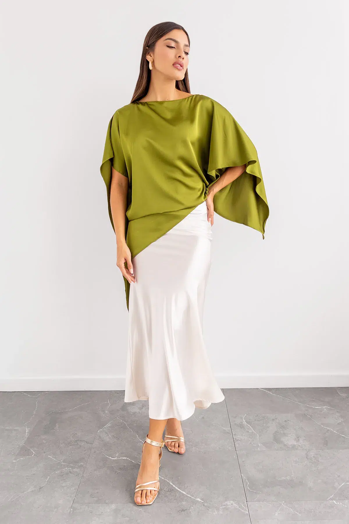 Blusa Asimetrica Satin Pistacho imagen 3