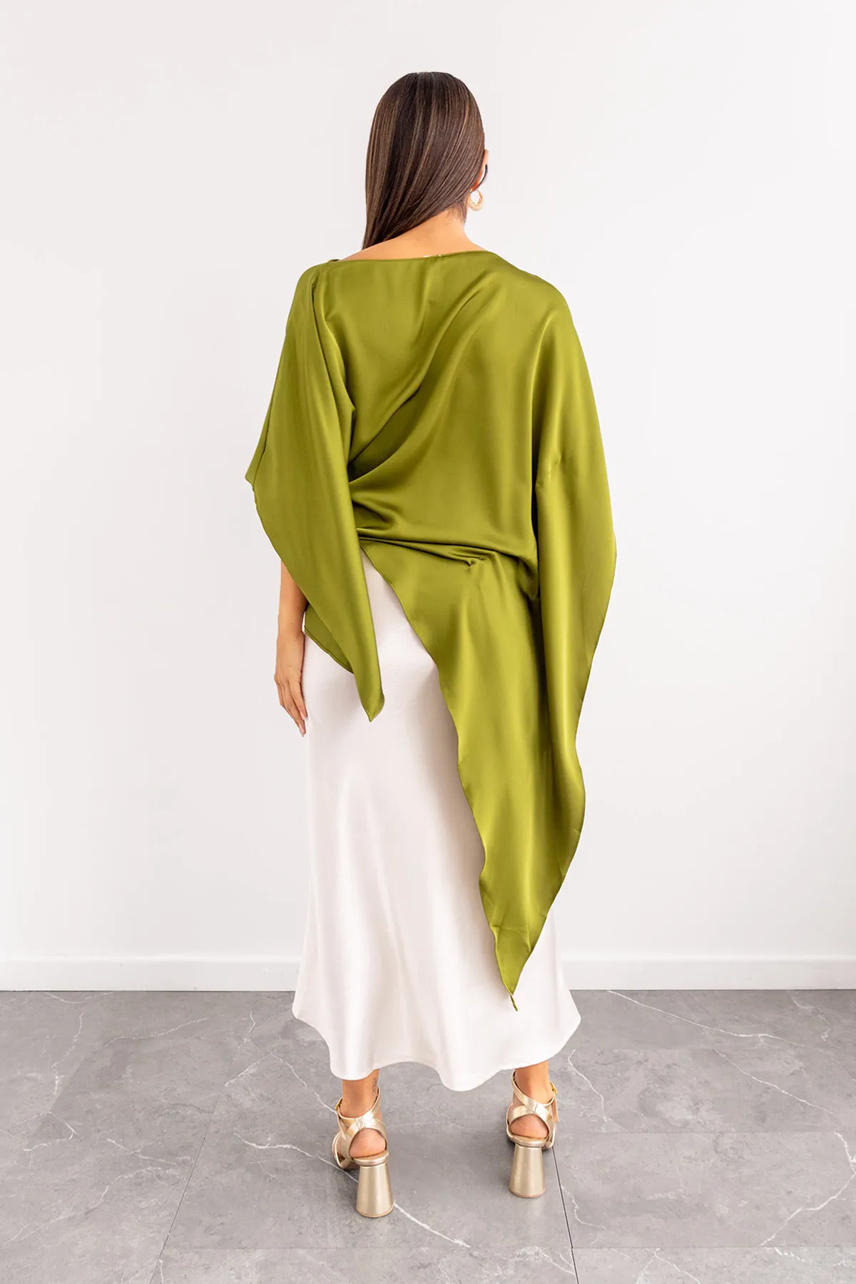 Blusa Asimetrica Satin Pistacho imagen 4