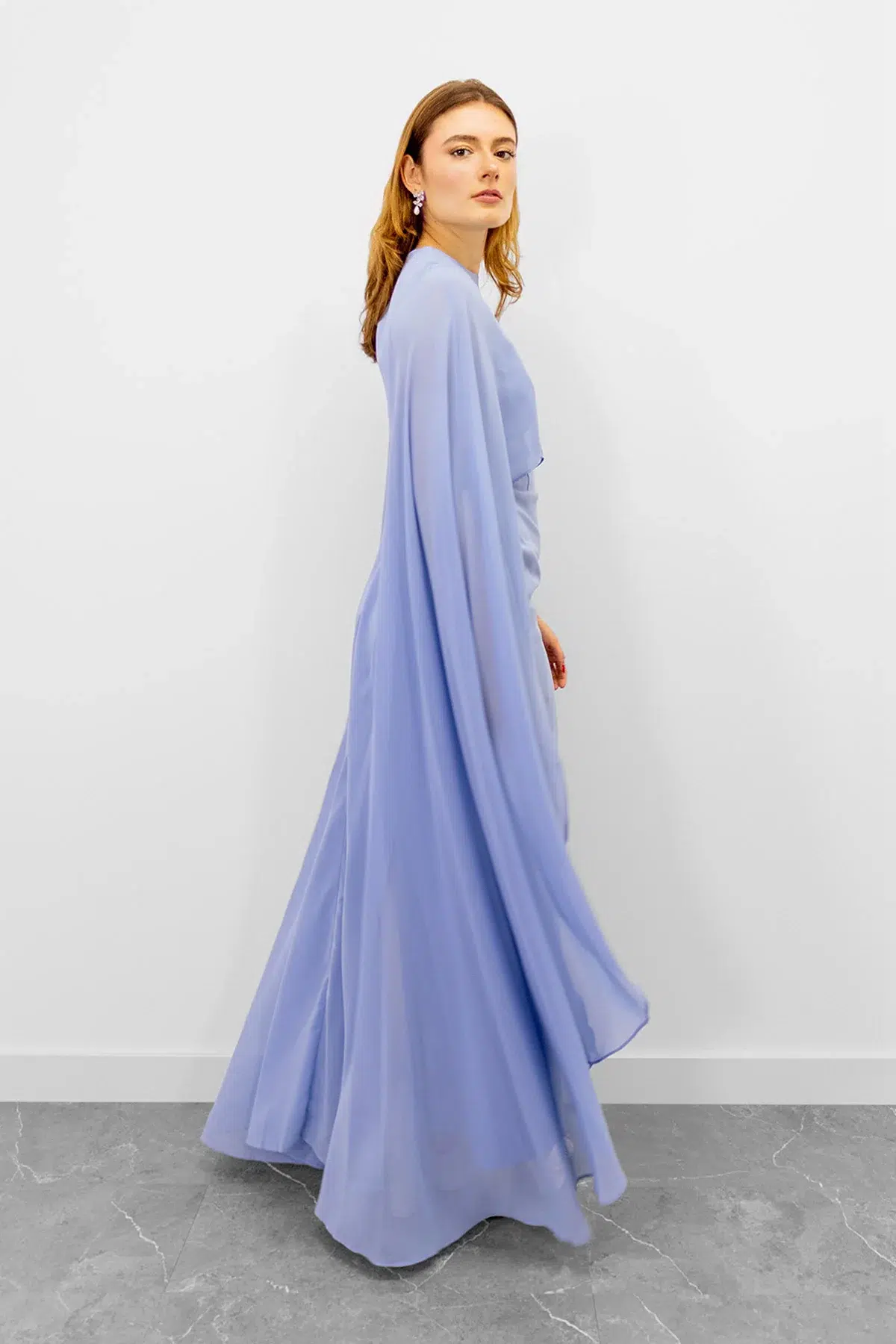 Vestido Largo con Capa Larga Celeste imagen 3