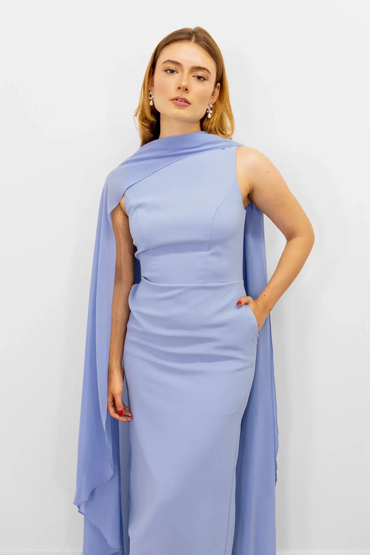Vestido Largo con Capa Larga Celeste imagen 4