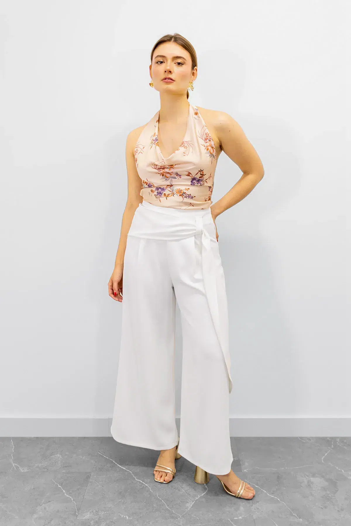 Blusa Escote Drapeado Halter Flores imagen 4