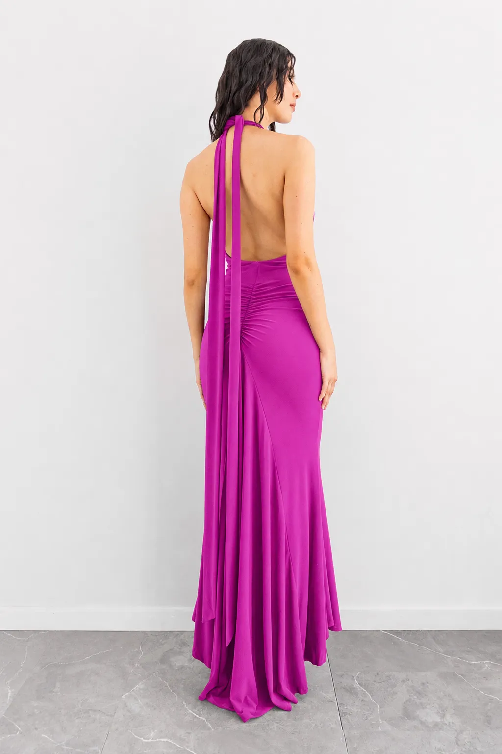 Vestido Ajustado Cuello Halter Magenta imagen 2