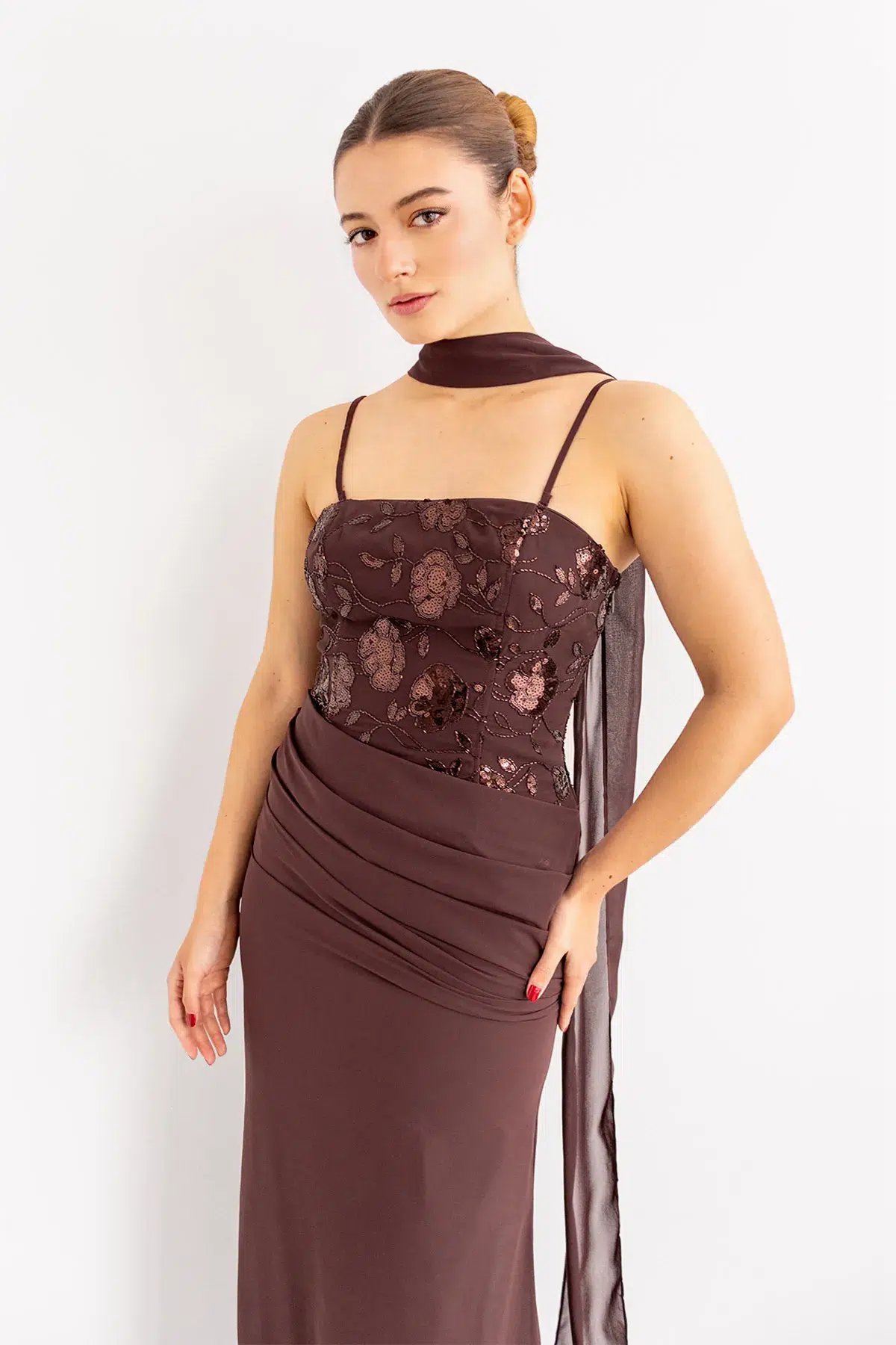 Vestido Falda en Velo Top Bordado Brillo Café imagen 3