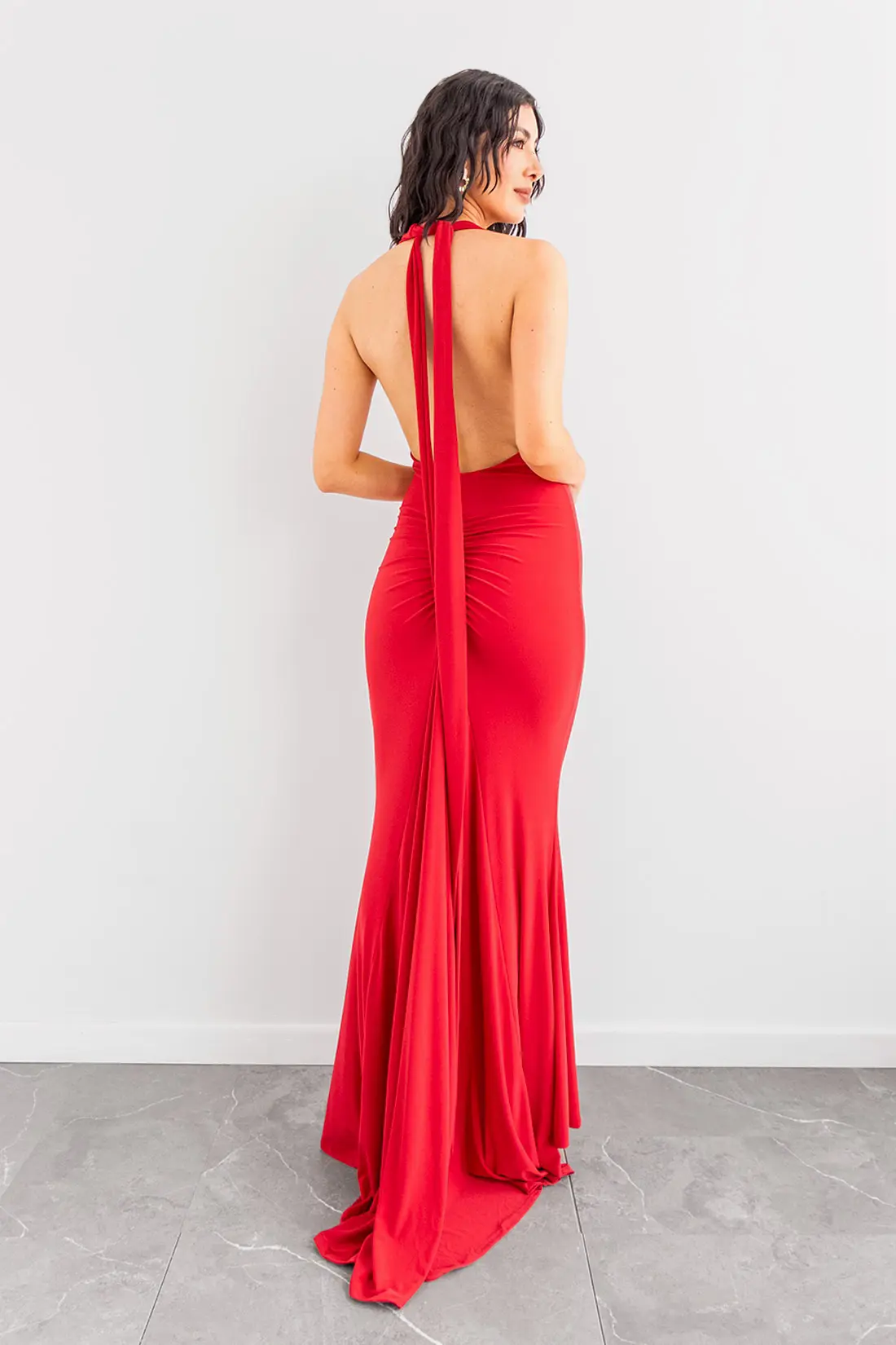Vestido Ajustado Cuello Halter Rojo imagen 2