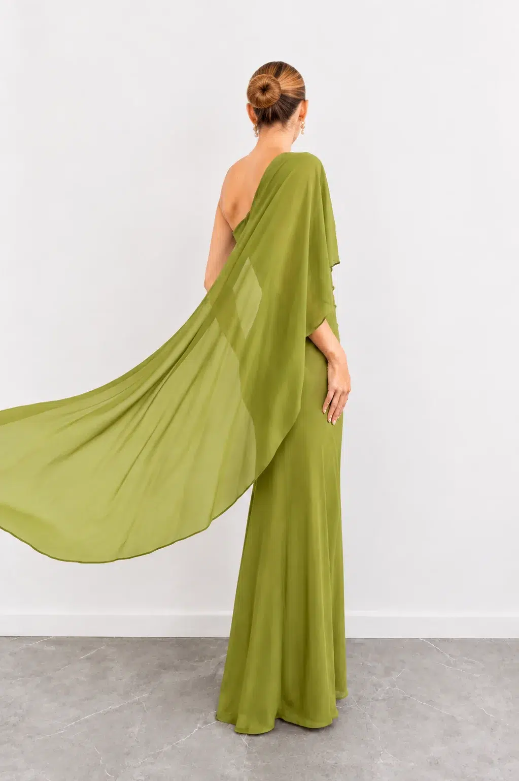 Vestido Asimetrico con Capa Pistacho imagen 2