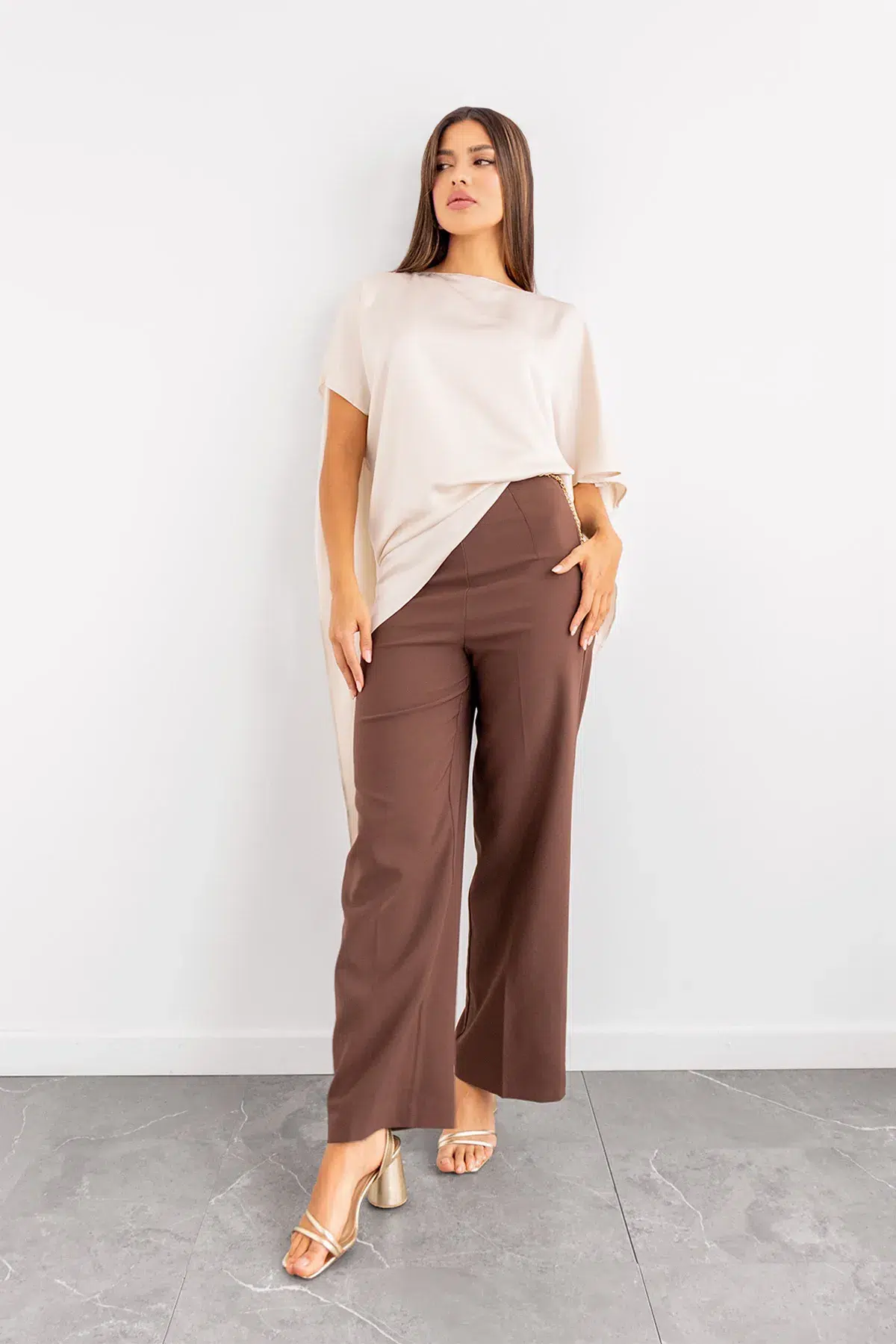 Blusa Asimetrica Satin Crema imagen 3