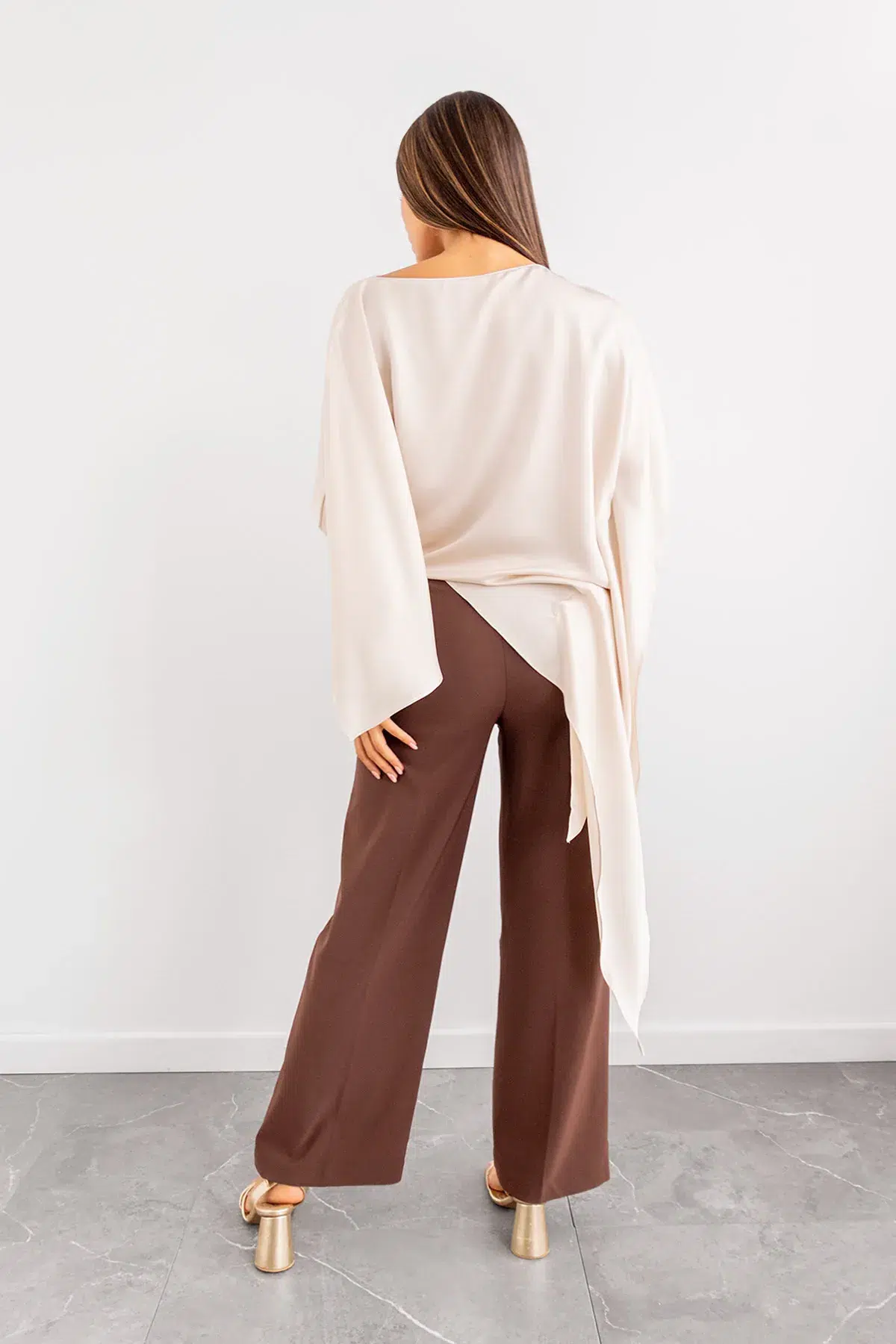 Blusa Asimetrica Satin Crema imagen 5