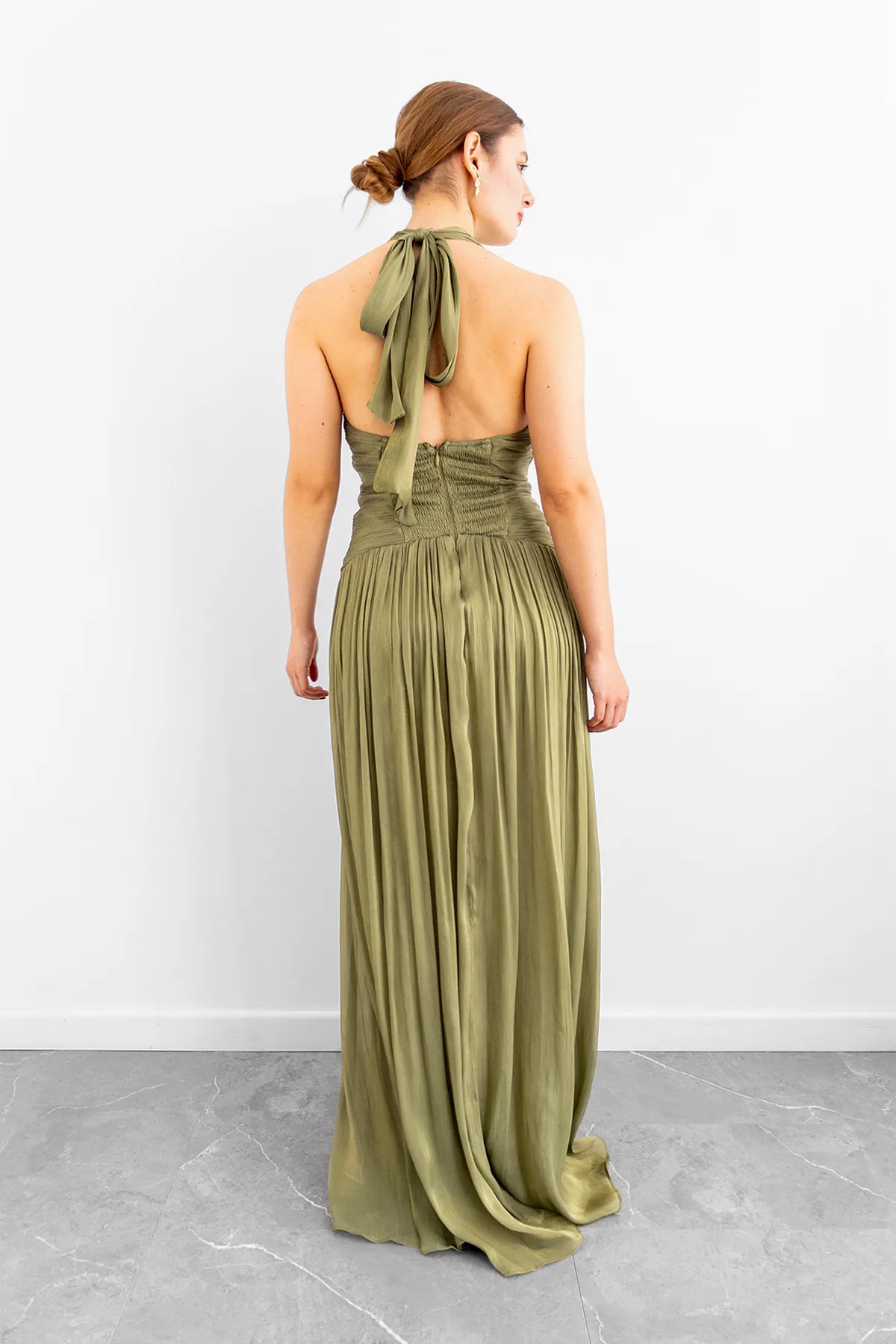 Vestido Drapeado Escote V Halter Olivo imagen 2