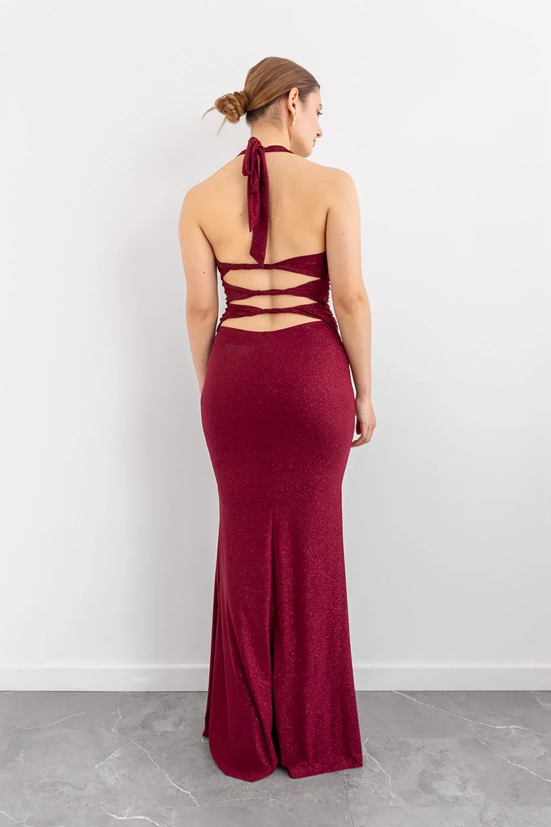 Vestido Brillo Escote en V y Espalda con Cortes Vinotinto imagen 2