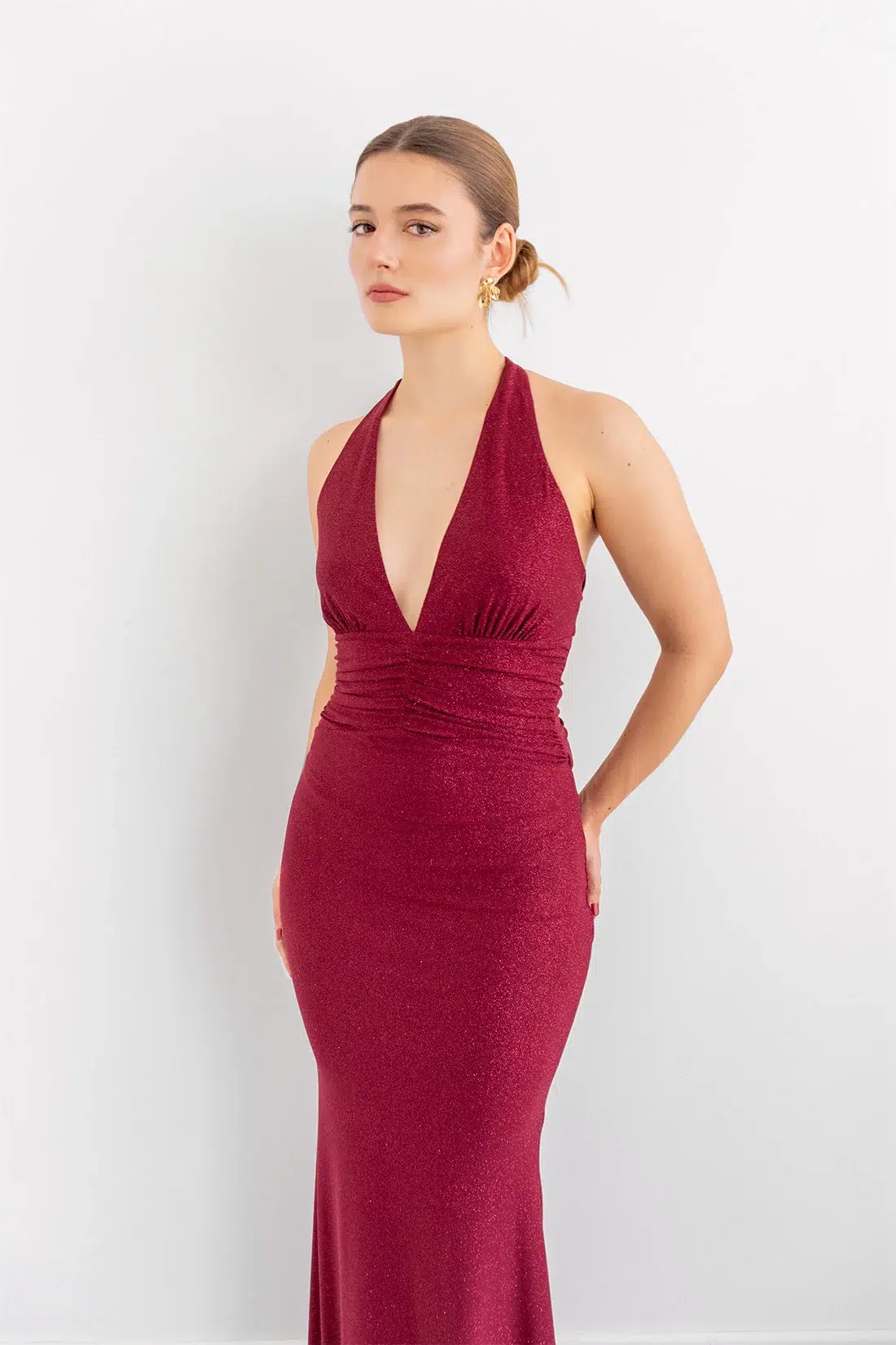 Vestido Brillo Escote en V y Espalda con Cortes Vinotinto imagen 3
