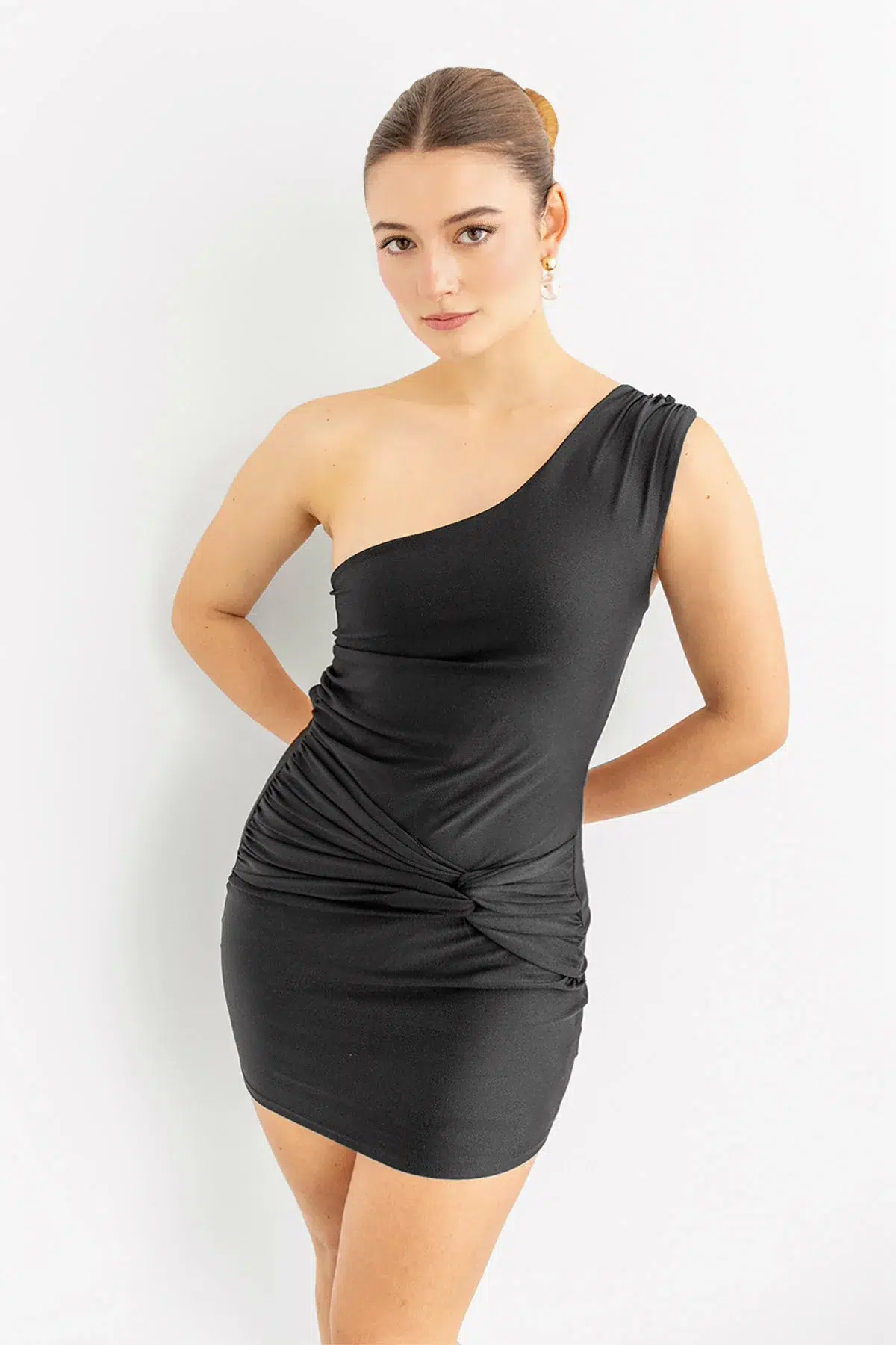 Vestido Corto Ajustado Lazo Entrelazado Negro imagen 3