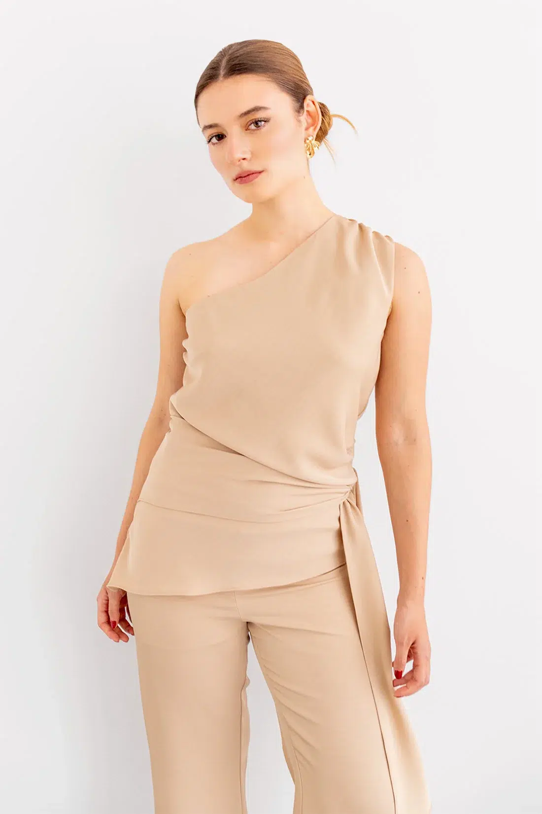 Enterizo Top Asimetrico con Lazo Beige imagen 2