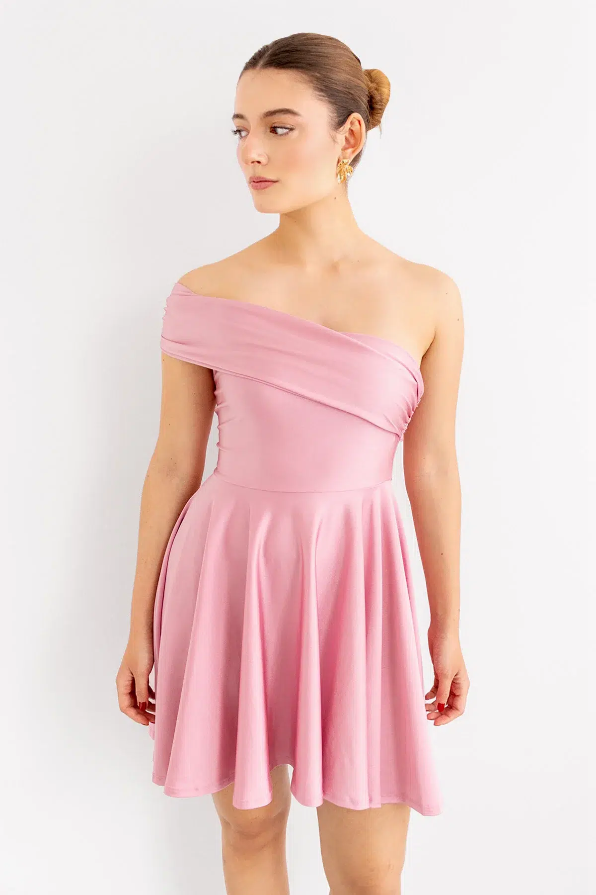 Vestido Corto Escote Bandeja Asimetrico Rosa imagen 2