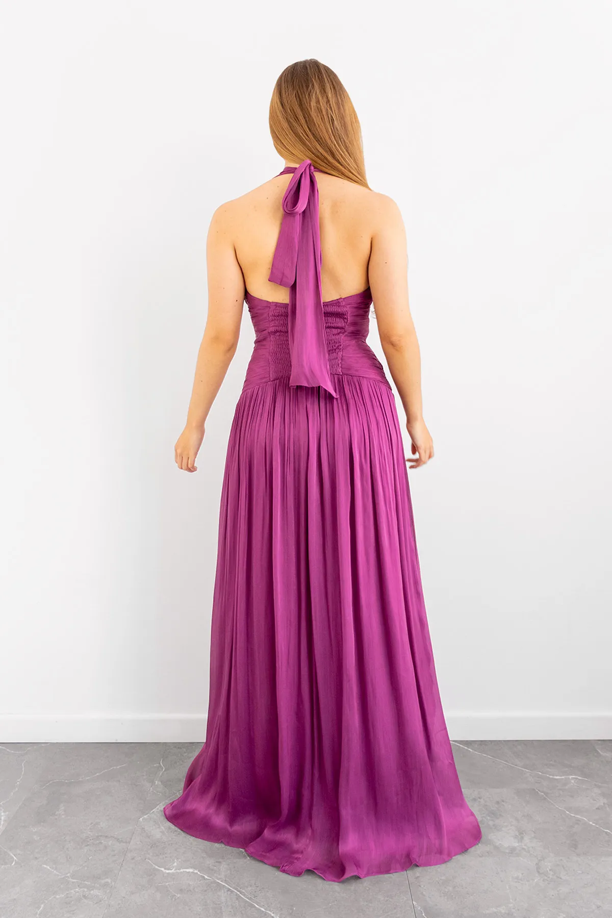 Vestido Drapeado Escote V Halter Uva imagen 2