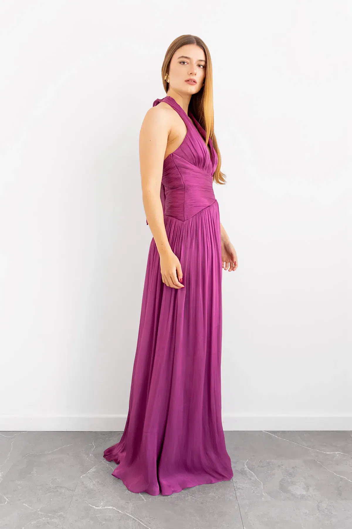 Vestido Drapeado Escote V Halter Uva imagen 4