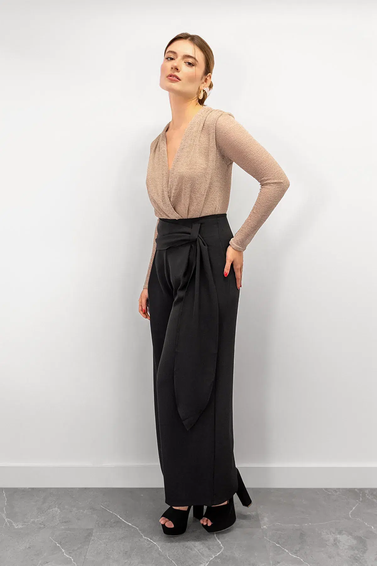 Pantalon Palazzo con Lazo Cruzado Negro imagen 2