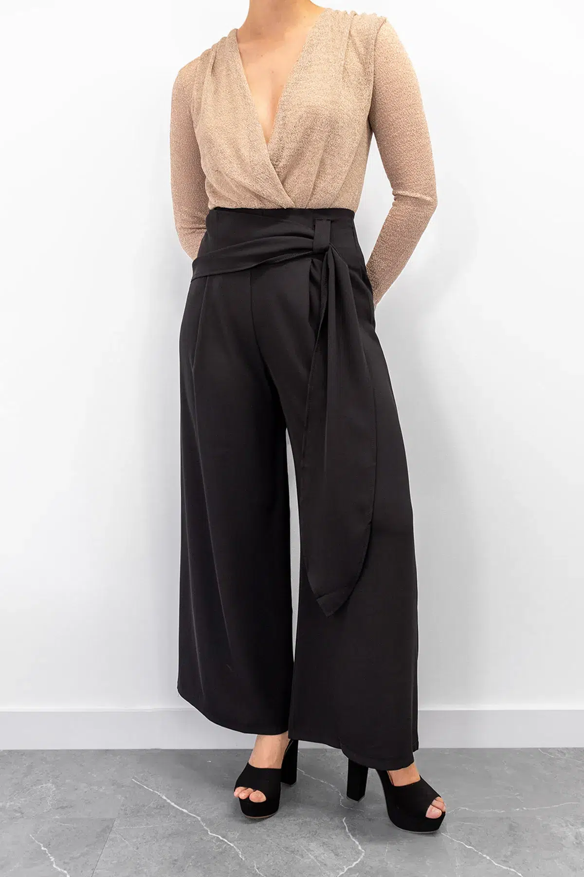 Pantalon Palazzo con Lazo Cruzado Negro imagen 4