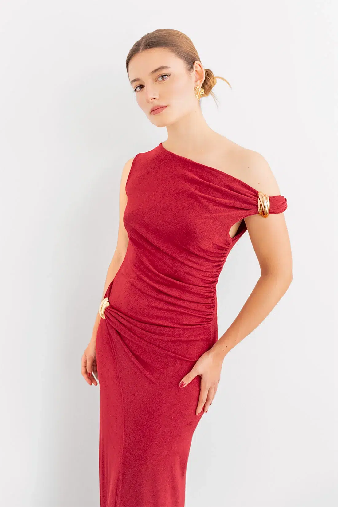 Vestido Ajustado con Aplique Lateral Vinotinto imagen 3