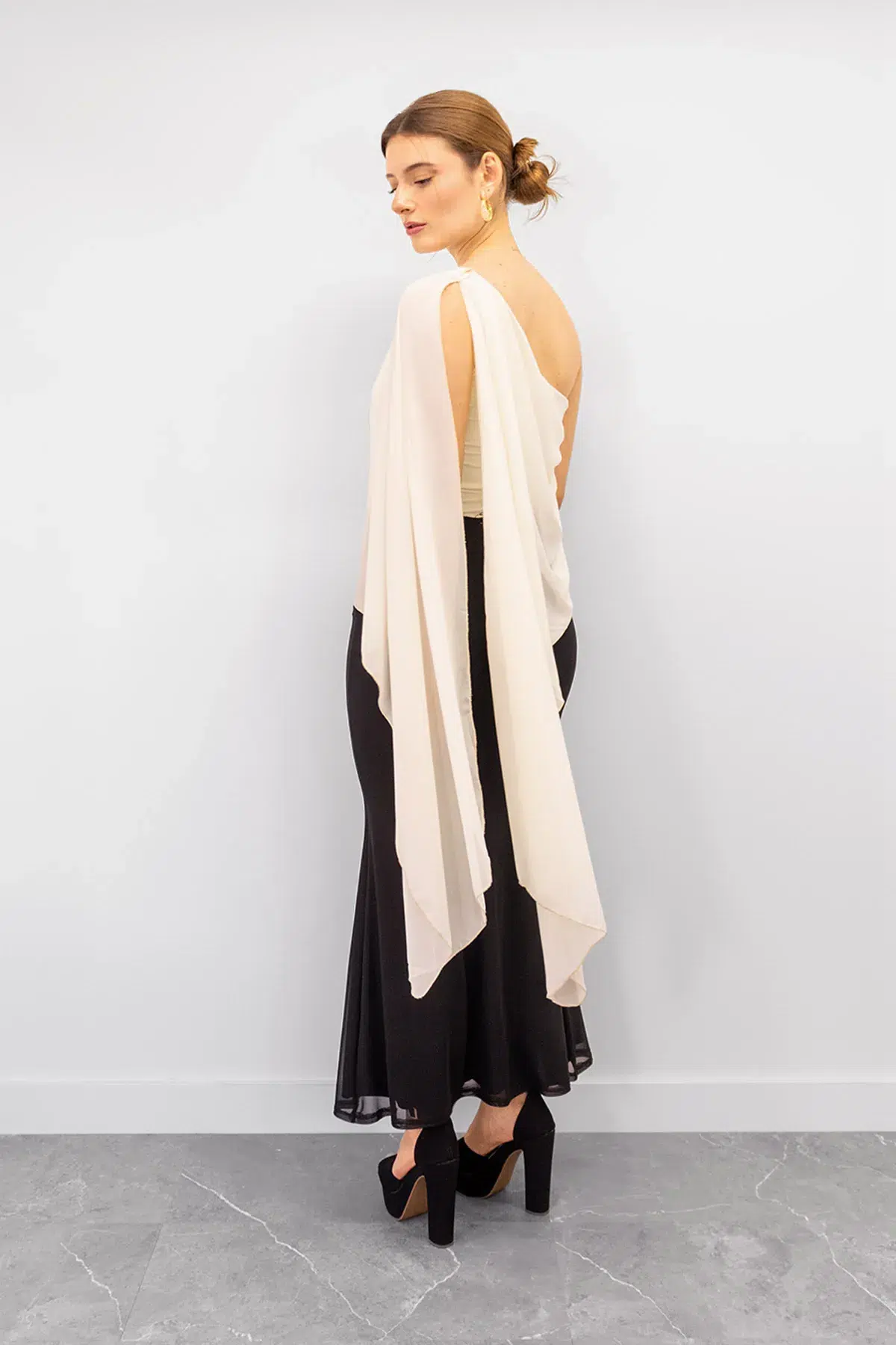 Blusa Asimetrica Marfil imagen 3