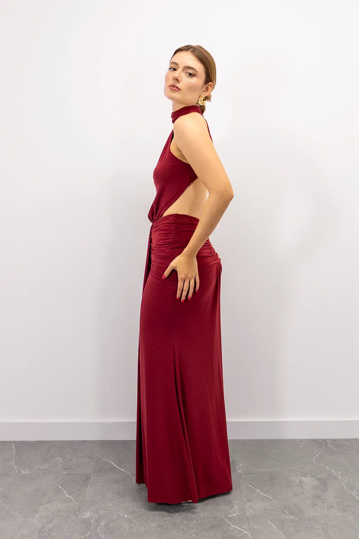 Vestido Cuello Halter Espalda Abierta Vinotinto imagen 2