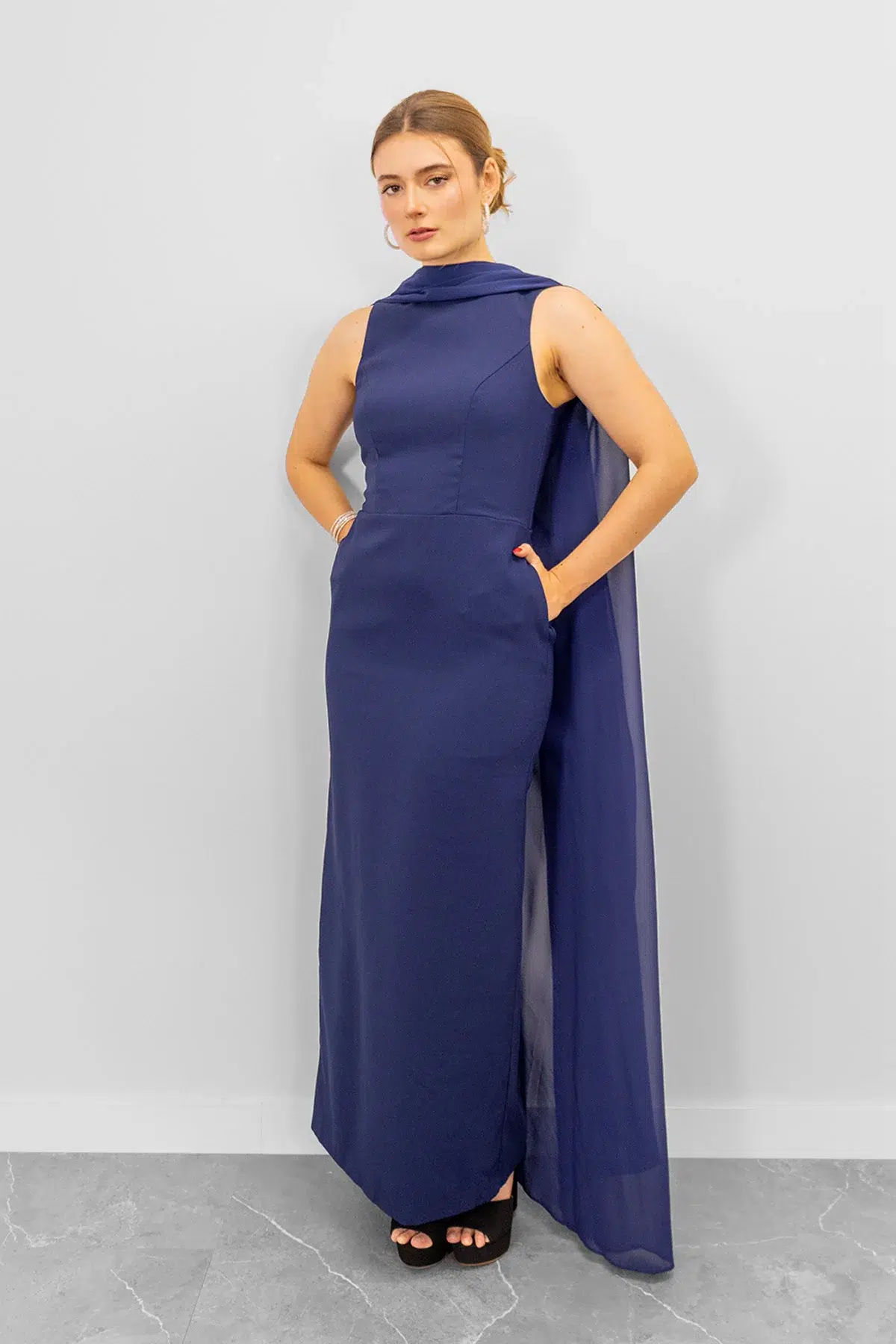 Vestido Largo con Capa Larga Azul imagen 2