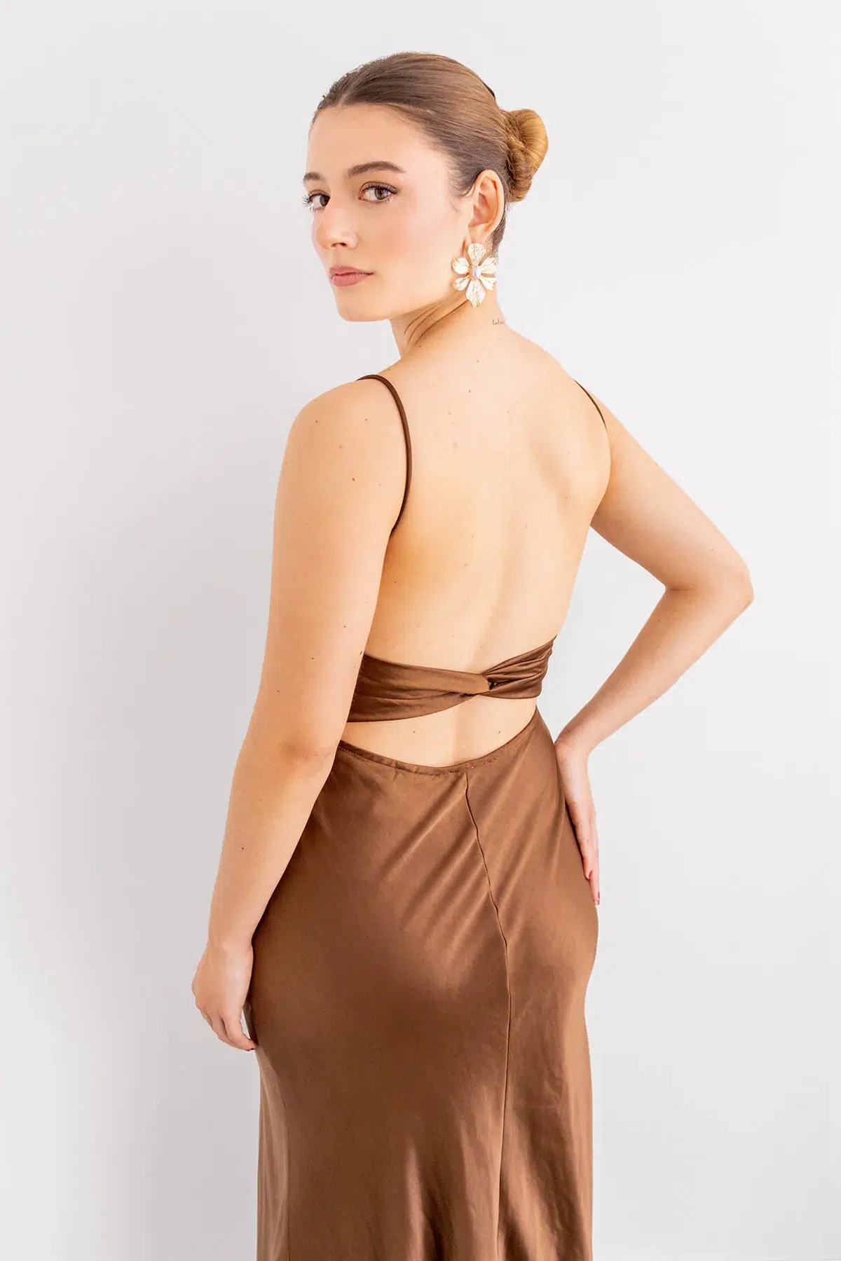 Vestido Espalda Nudo Café imagen 3